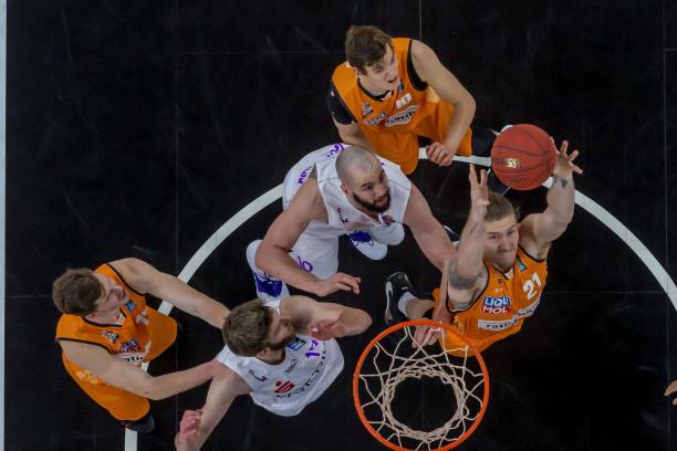 特以及摩纳 特以及摩纳